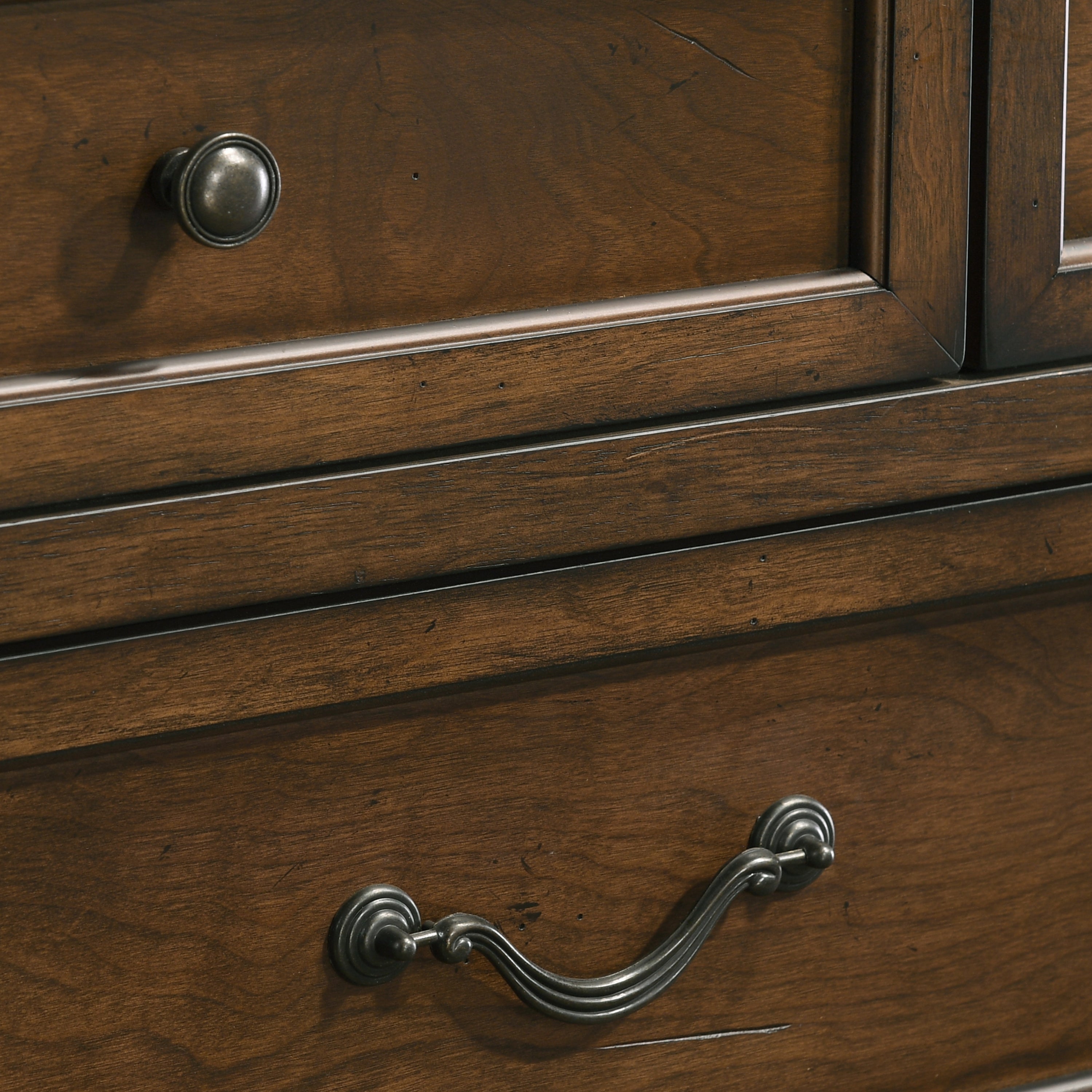 Maderne Traditional Wood Panel Bed with Dresser, Mirror, Two Nightstands, King size - Grand Goldman Shop