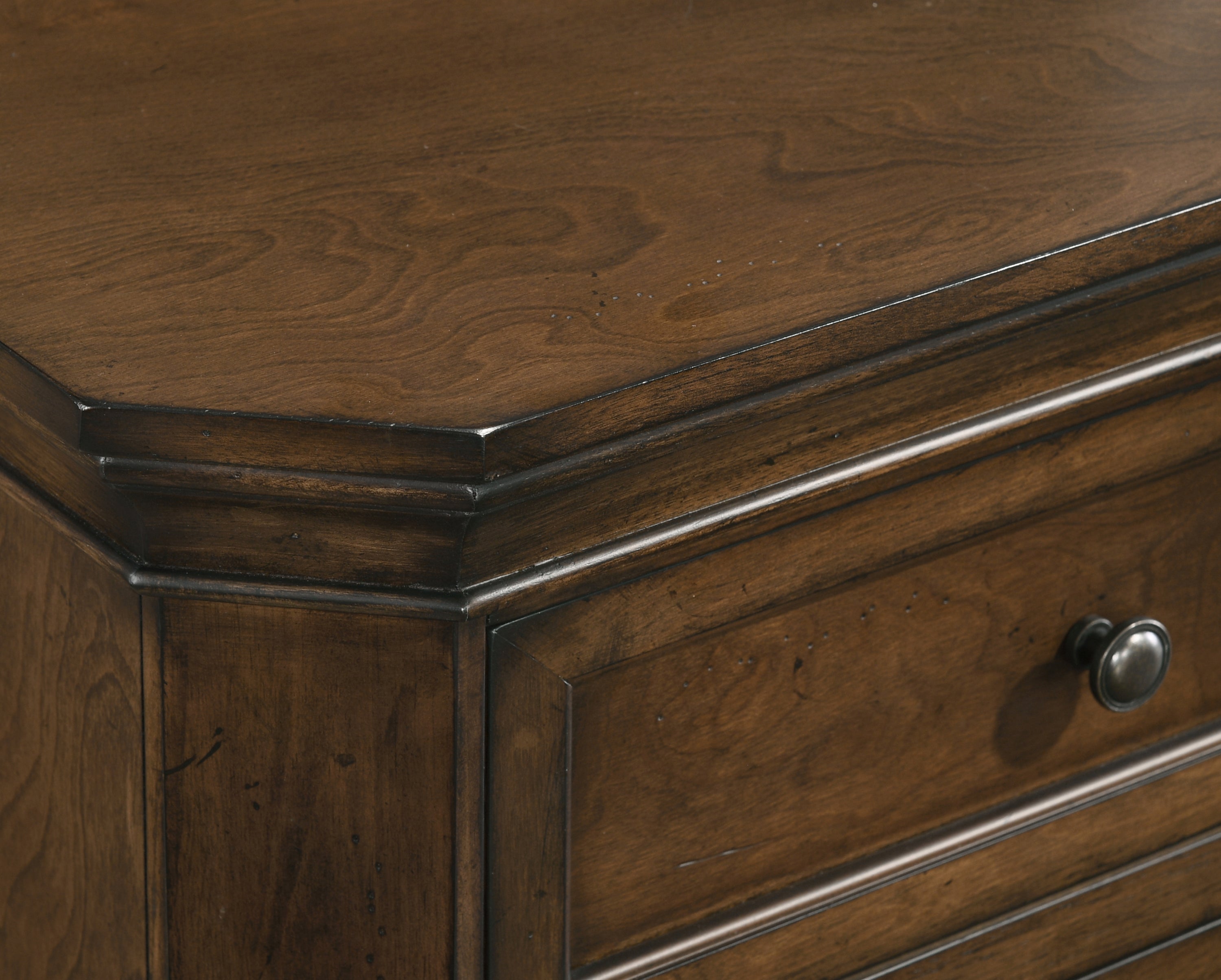Maderne Traditional Wood Panel 5 pieces Queen Bed set with Dresser, Mirror, Nightstand and Chest - Grand Goldman Shop