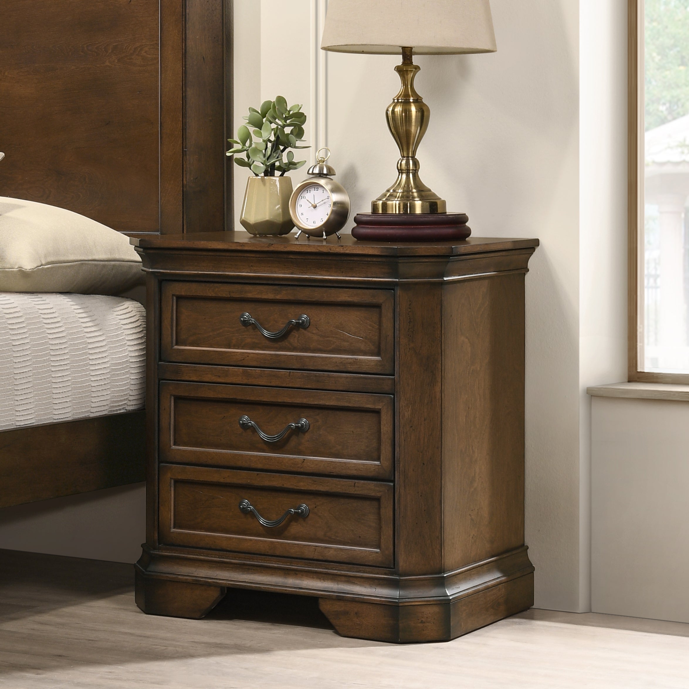 Maderne Traditional Wood Panel Bed with Dresser, Mirror, Two Nightstands, Queen size - Grand Goldman Shop