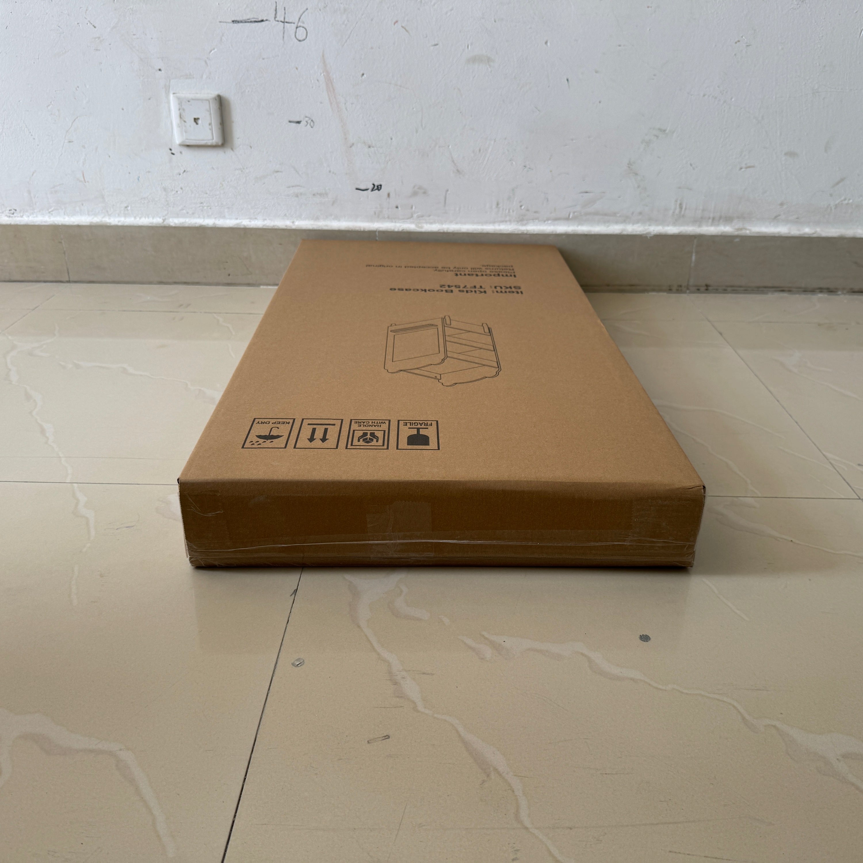Kids Bookshelf with Chalkboard Side – Bear-Shaped Wooden Bookcase with 3-Tier Storage, Drawing Board for Toddlers, Toy and Bo