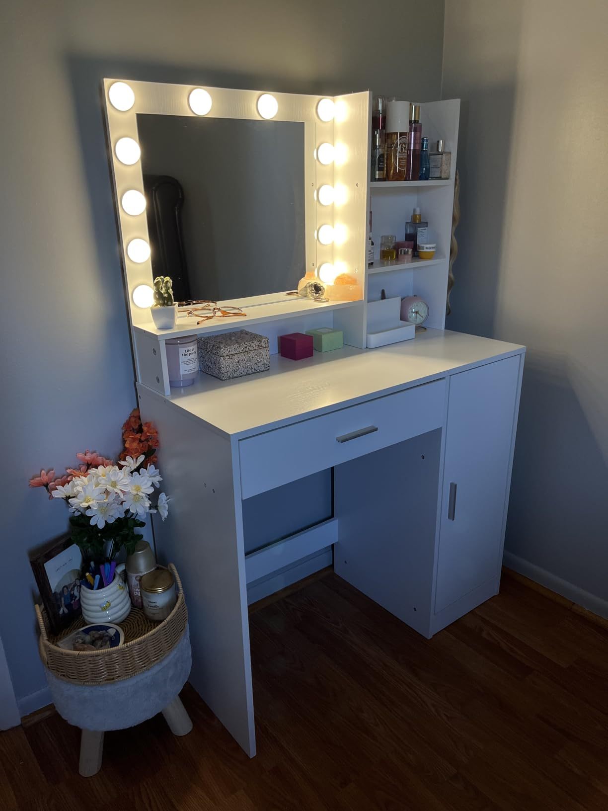 Vanity Desk with Mirror & Light, Large Drawer Three Level Storage Dresser, 3 Lighting Modes Adjustable Brightness, Bedroom Dressing Table(Pink) - Grand Goldman Shop