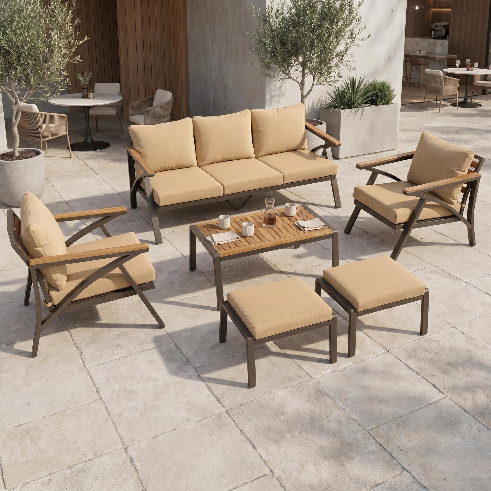 6-teiliges Outdoor-Gartenmöbelset, Stahlrahmen-Sofa-Set mit 3-Sitzer-Couch, 2 Sesseln, 2 Hockern & Akazienholz-Couchtisch, gepolsterte Sitzgelegenheiten für Hof, Garten, Poolbereich, braune Kissen