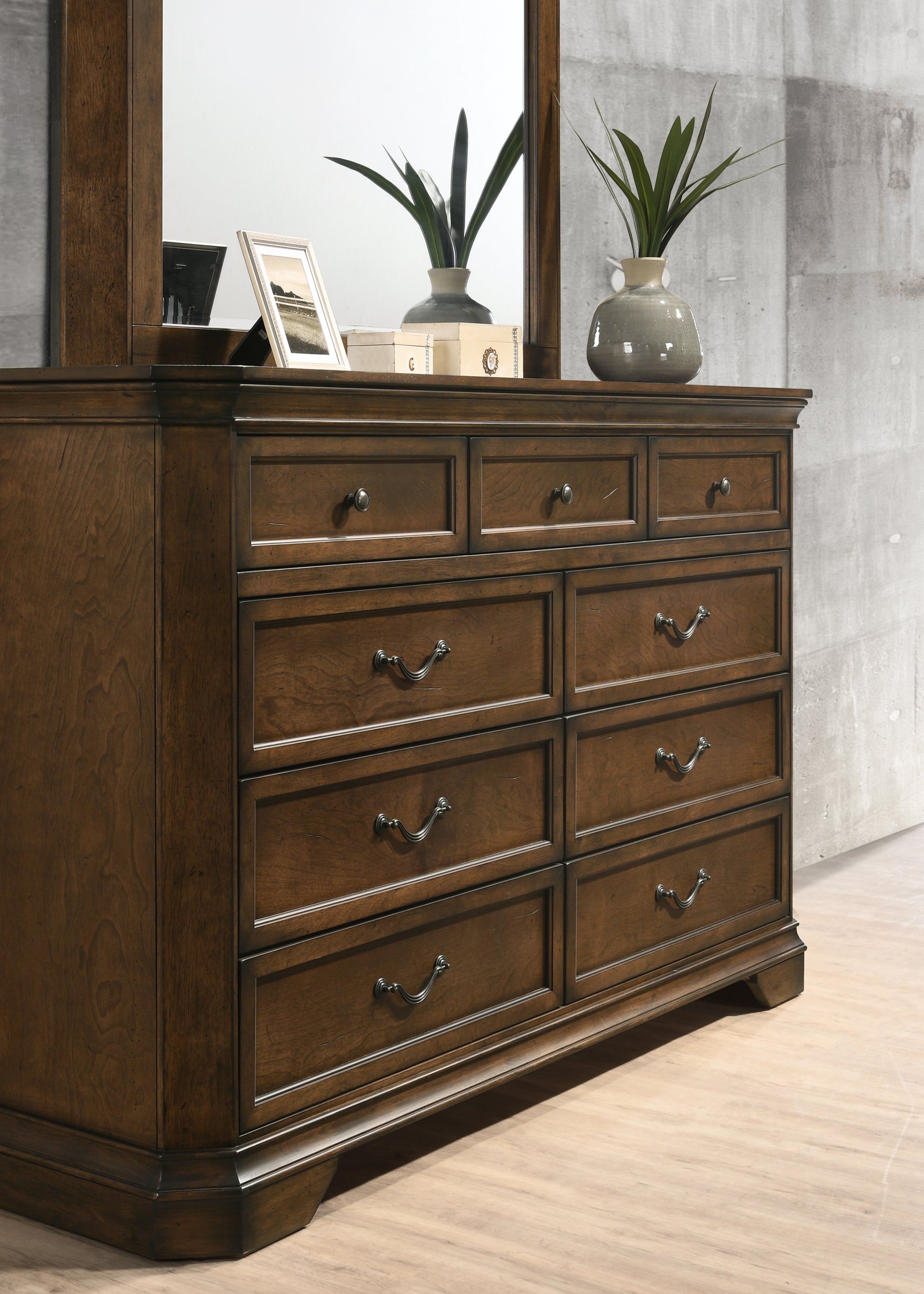 Maderne Traditional Wood Panel Bed with Dresser, Mirror, Nightstand, King size - Grand Goldman Shop