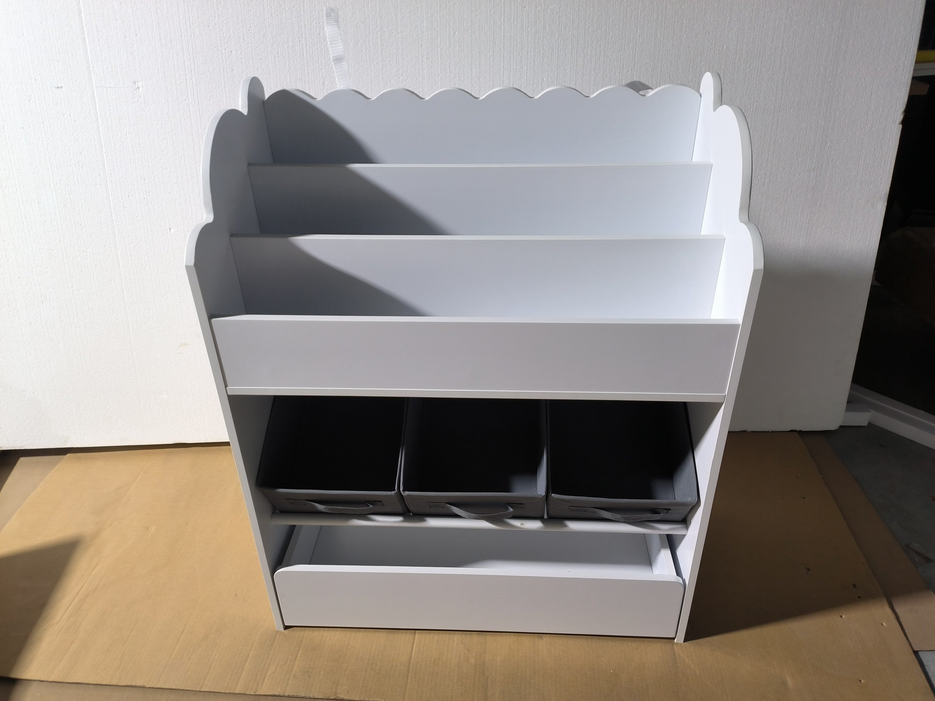 Kids Bookshelf with Storage Bins and Drawer, Multi-Functional Wooden Book Organizer for Toddlers, White Bookcase for Toys, Bo