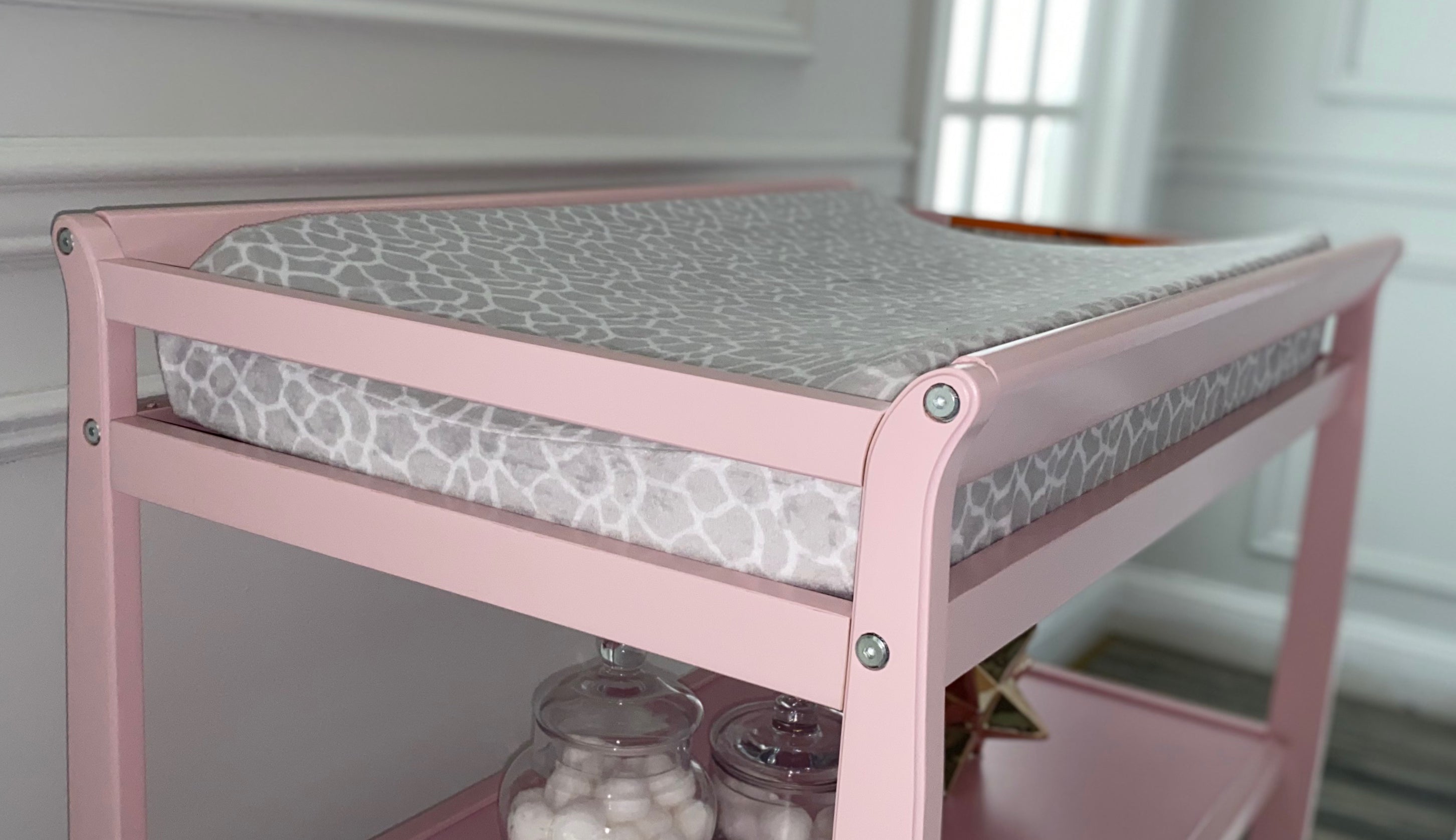 Riley Changing Table Pink | Premium Home Decor - Grand Goldman