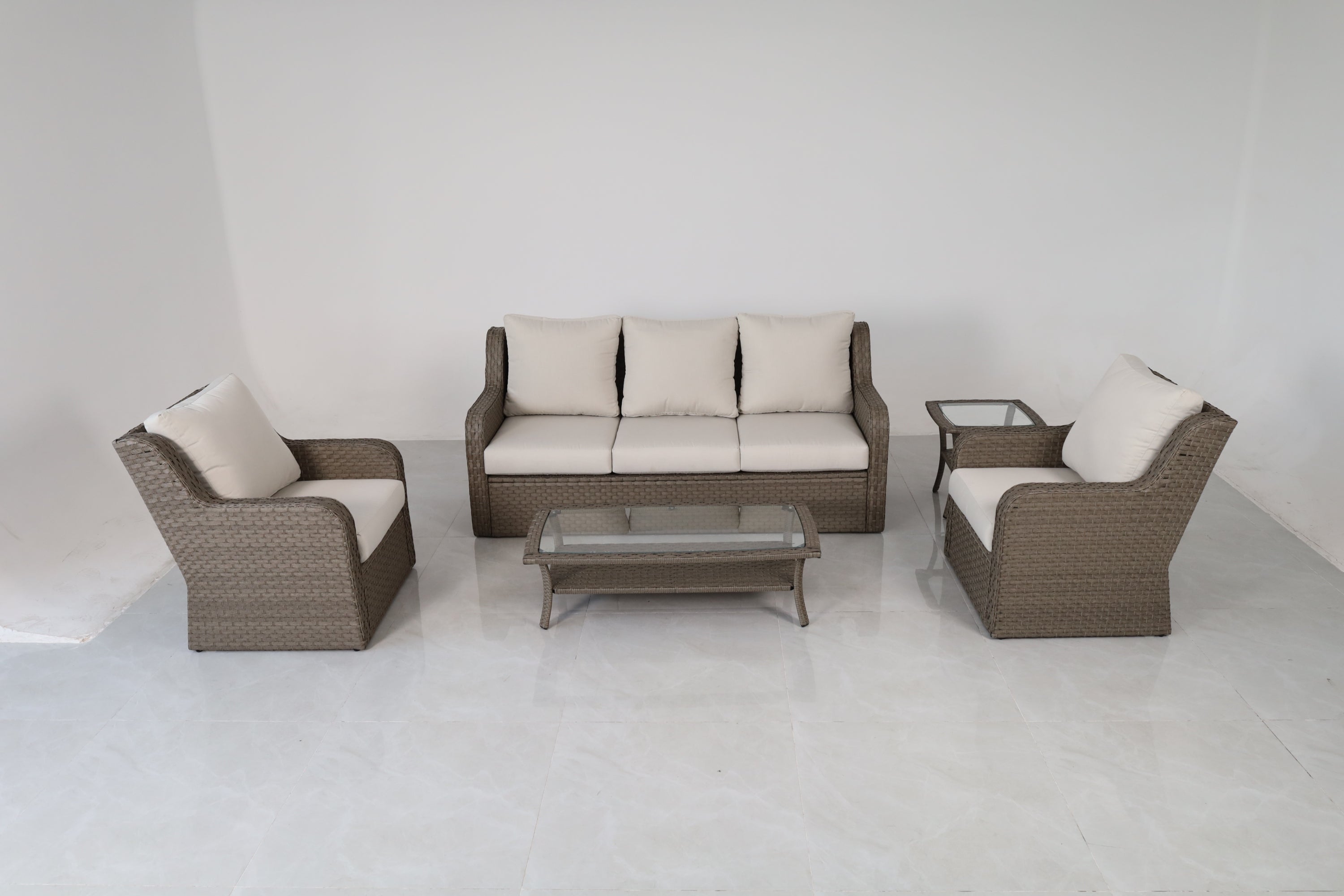 5-teiliges Rattan-Gartenmöbel-Set mit Sofa, 2 Sessel, Couchtisch und Beistelltisch – weiße Kissen