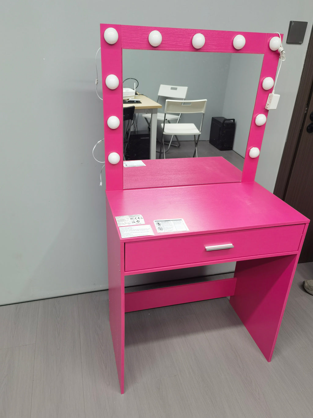 Vanity Desk with Mirror and Lights, Dressing Table with Large Drawer, 1 Level Storage Dresser & 3 Lighting Modes Adjustable Brightness, Suitable for Bedroom(Pink) - Grand Goldman Shop