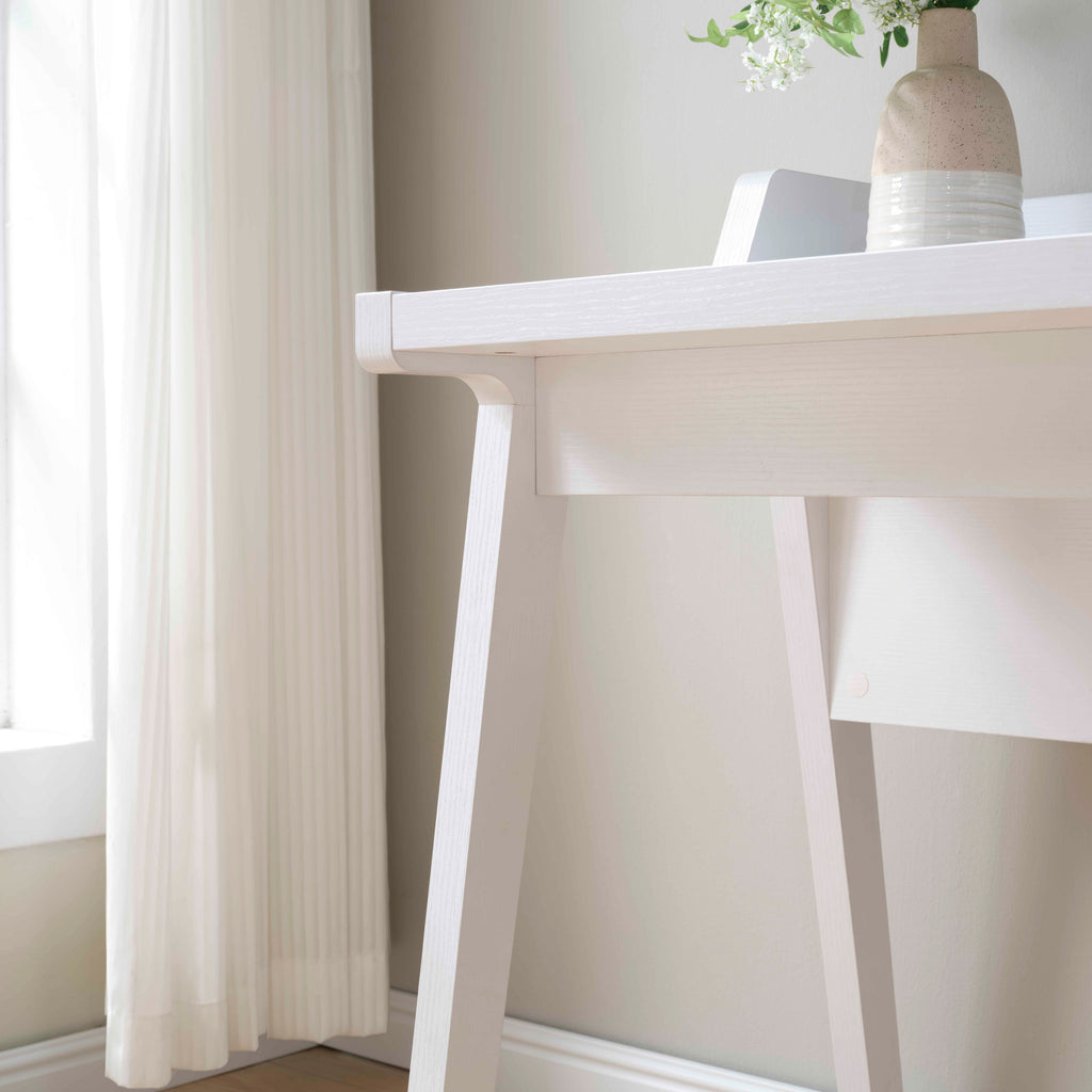 Home office writing desk Ground outlet USB-A ports finished on the back Wooden leg frame - Grand Goldman