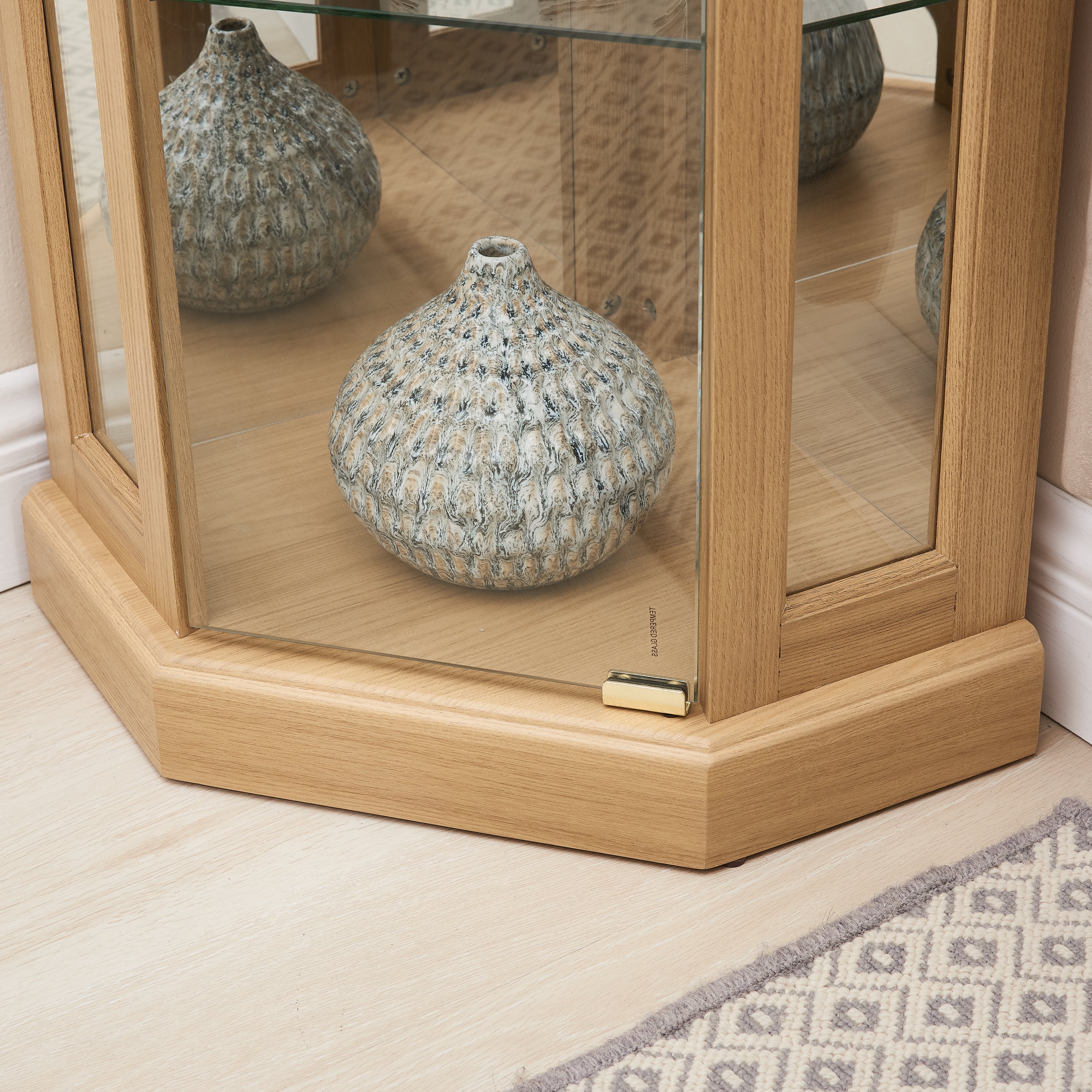 Corner Glass Cabinet Lighted Curio Cabinet Corner Display Case for Living Room, Curio Cabinet, Antique collection, Wine,Bar Glass Storage Light Included, Light oak - Grand Goldman Shop