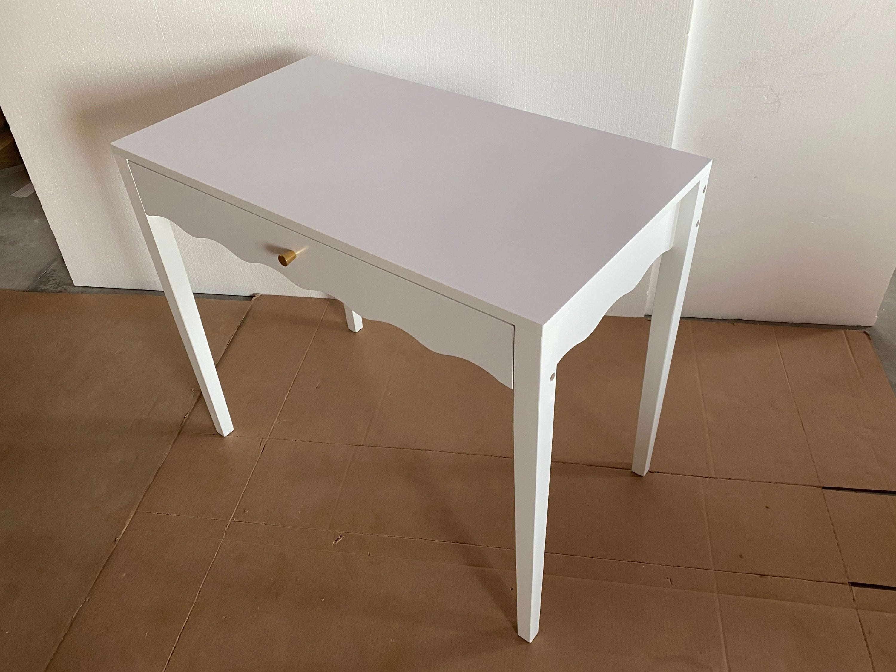 White 35.43' Vanity Desk with Drawer – Modern Makeup Table with Scalloped Front & Gold Knob, Compact Writing Desk with 4 Sturdy Legs for Bedroom, Small Home Office & Apartment Spaces - Grand Goldman Shop