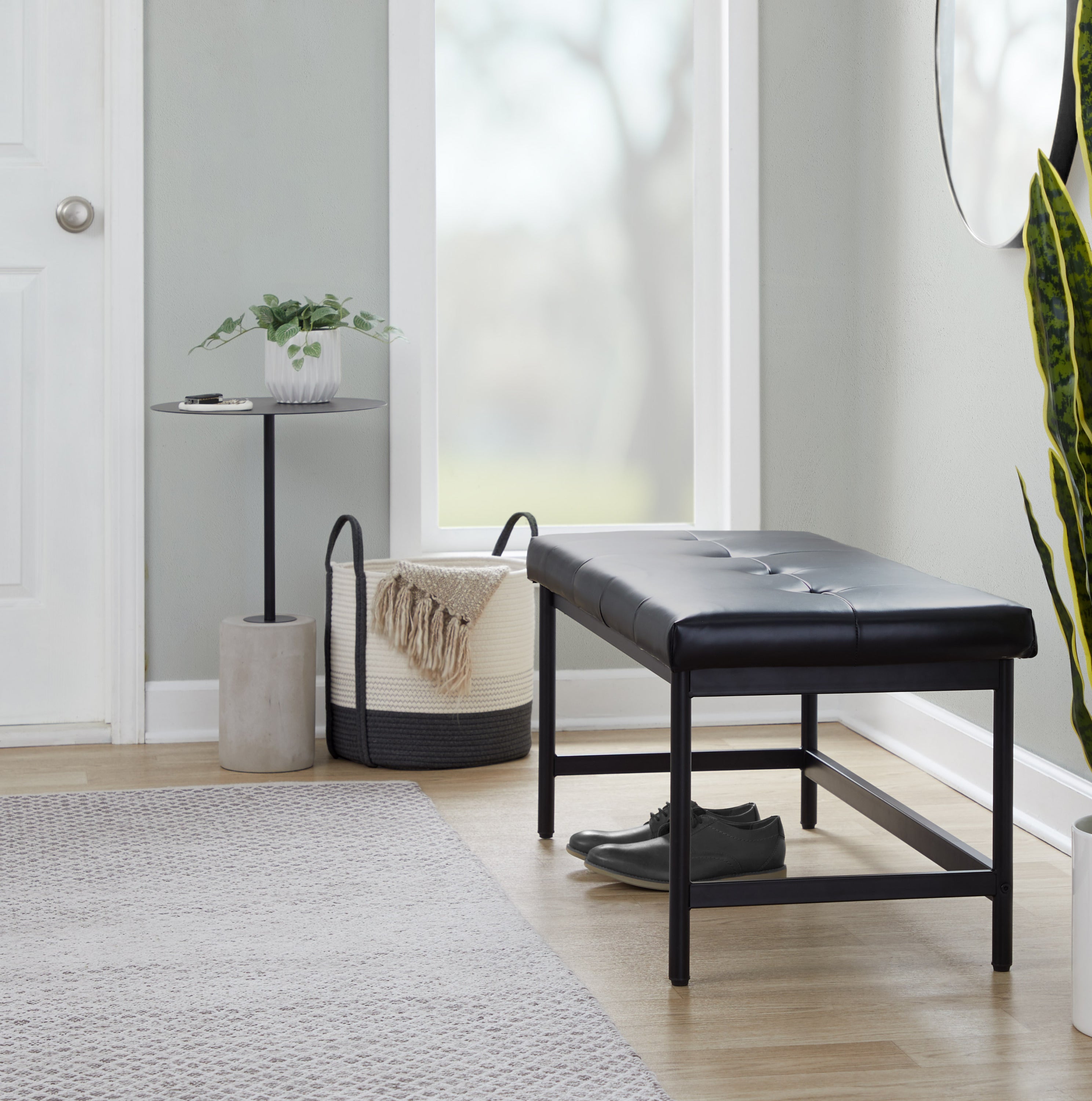 Bench in Black Metal and Black Faux Leather - Grand Goldman Shop