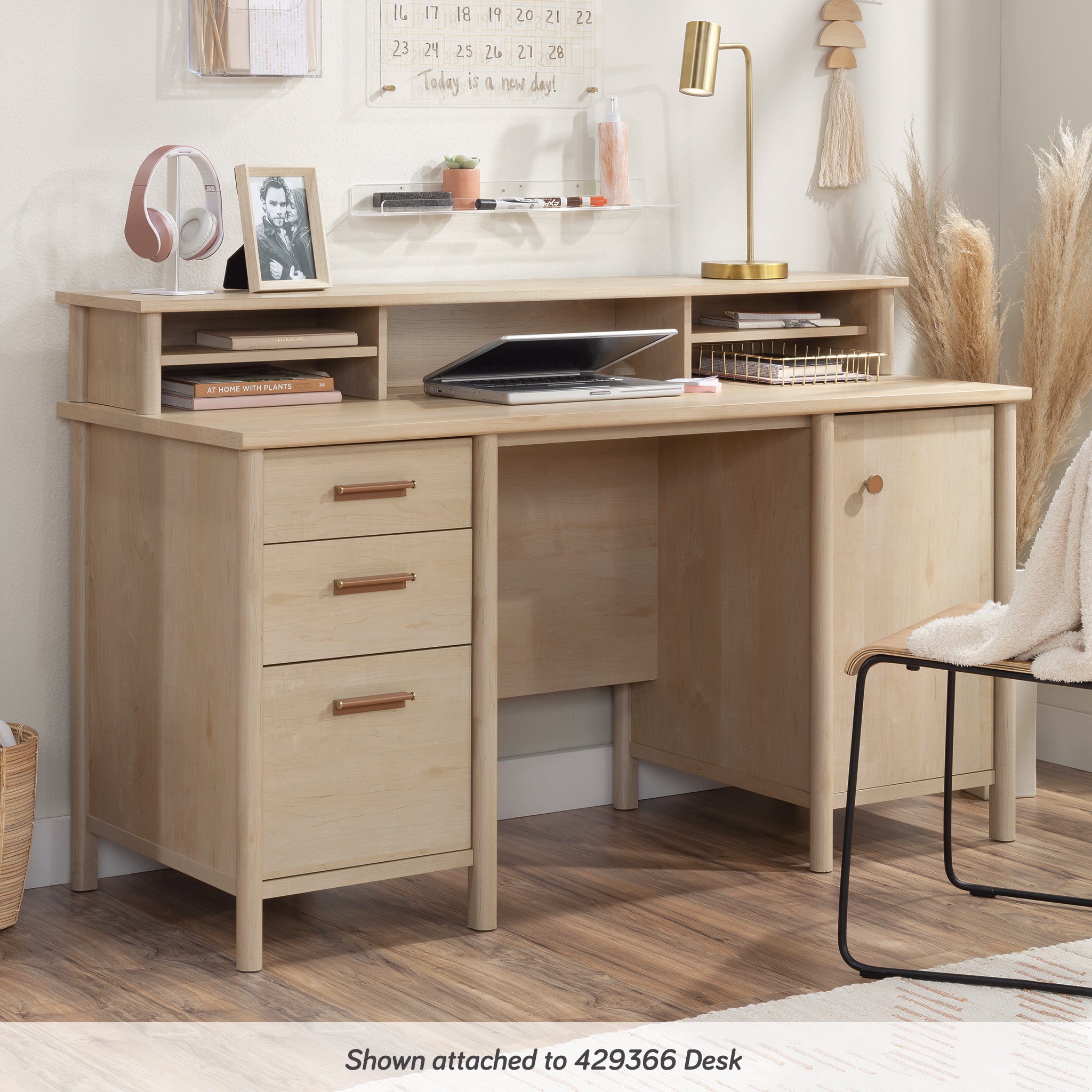 Hutch with Storage Cubbyholes, Maple finish - Grand Goldman