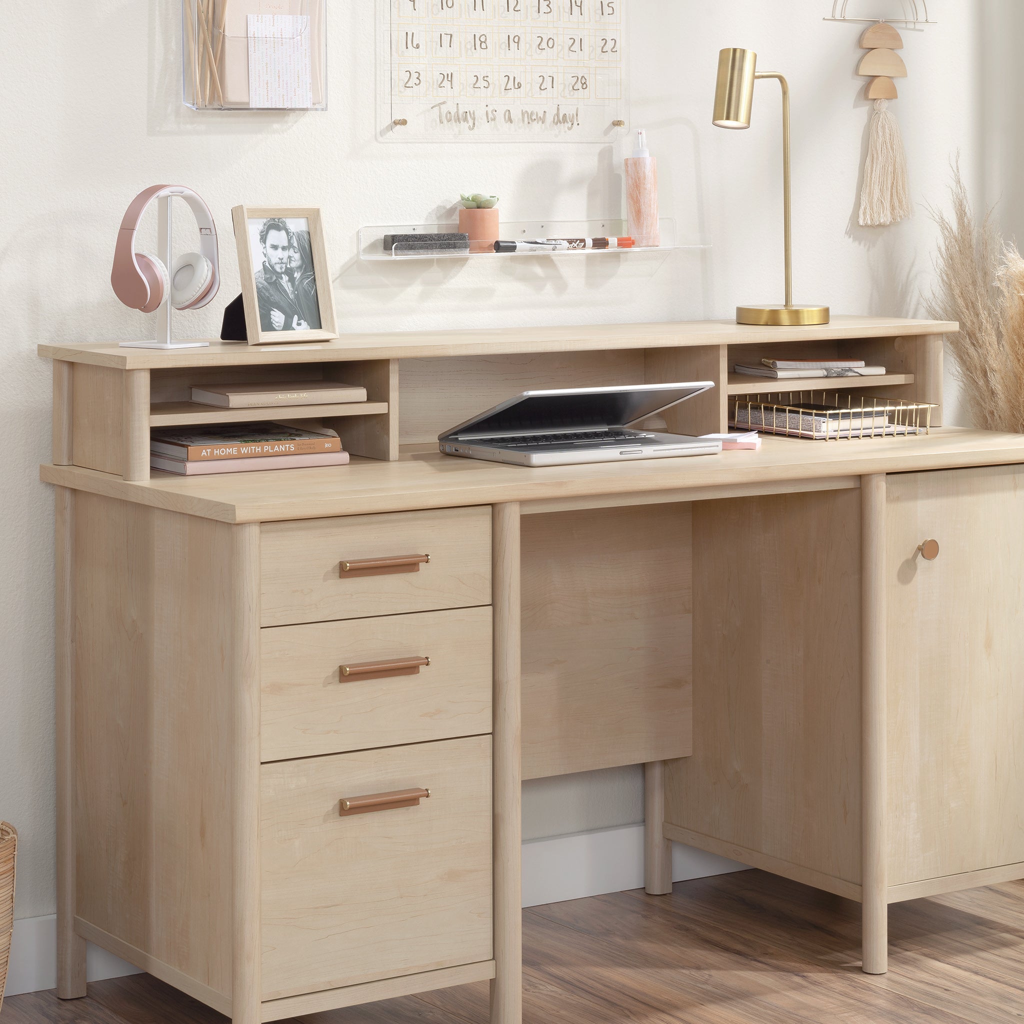 Hutch with Storage Cubbyholes, Maple finish | Premium Home Decor - Grand Goldman