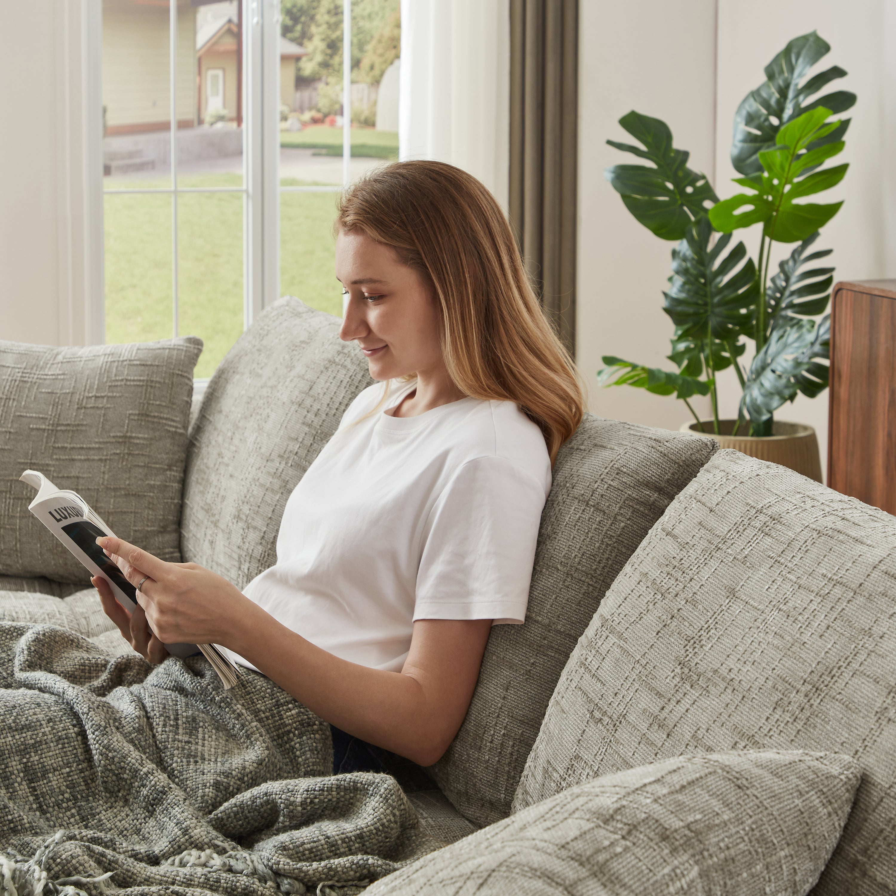 Chenille L-Shape Luxury Sectional Oversized Sofa,Mnimalist Design,Comfy Sleeper Couch for Living Room,Apartment&Reception Spaces,No Assembly Required - Grand Goldman Shop